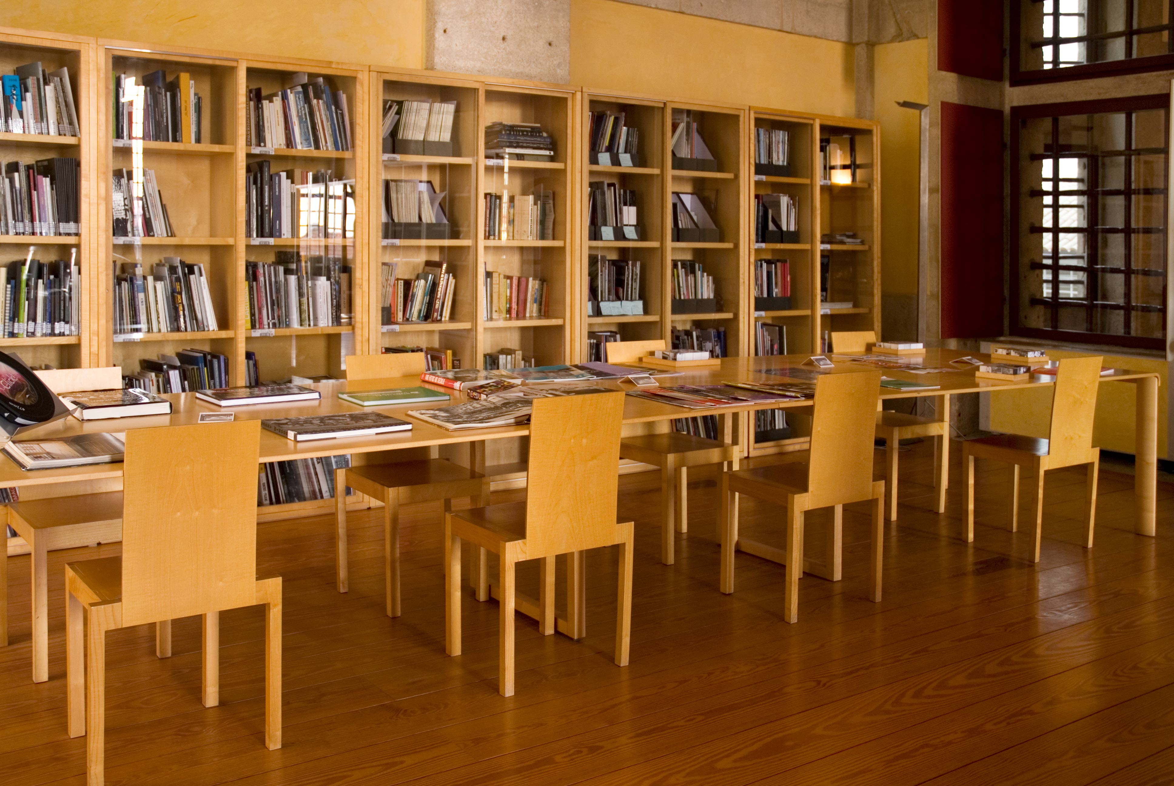 Centro Português de Fotografia - Libraries, archives and documentation centres