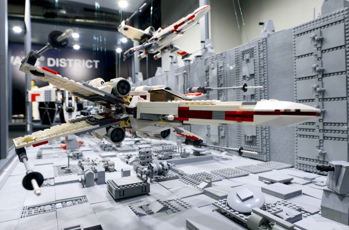 Exposição de Modelos Feitos com Peças LEGO