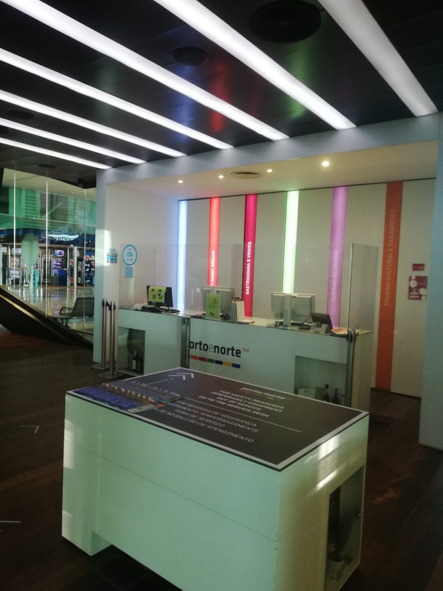 Interactive store Aeroporto Sá carneiro - Tourism offices