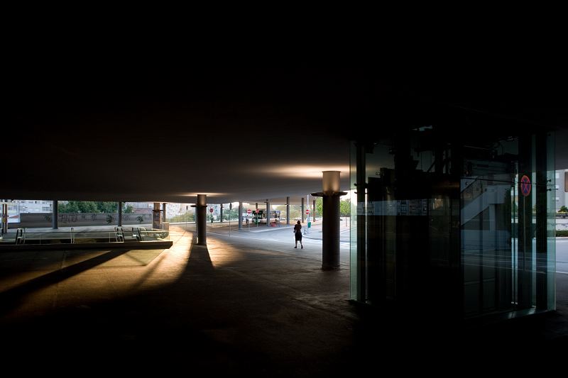 Metro stations designed by Souto Moura - Services